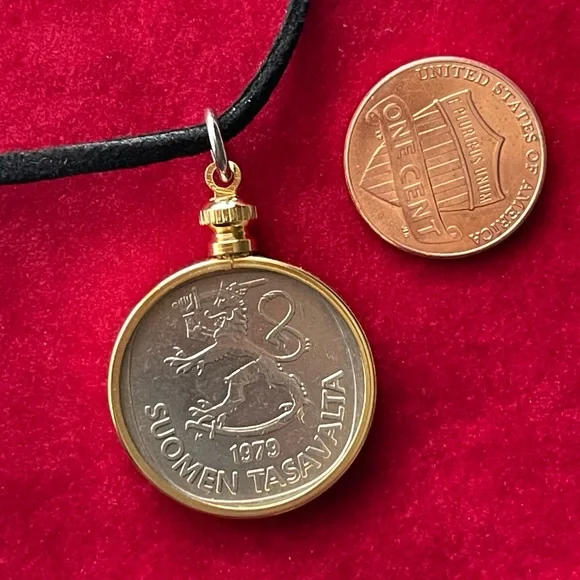Markka Coin Pendant Necklace - Picture 3 of 3